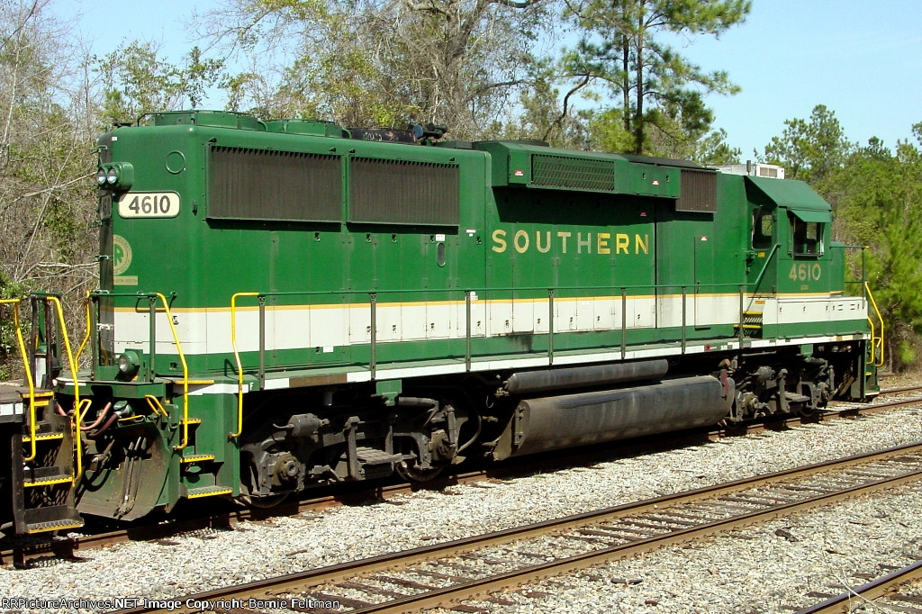 Southern Railway (Norfolk Southern) GP59 #4610 builds G99's train 